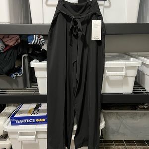 Lululemon Noir Pant
